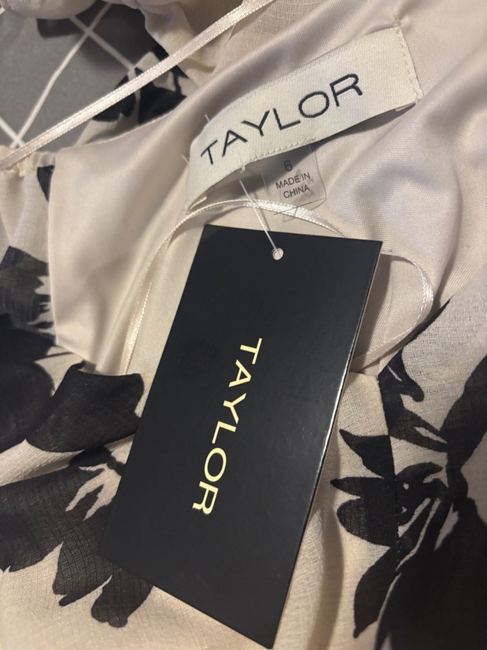 Taylor Cream with Black Floral Motif Chiffon Maxi Dress Sz 6 - Picture 3 of 14